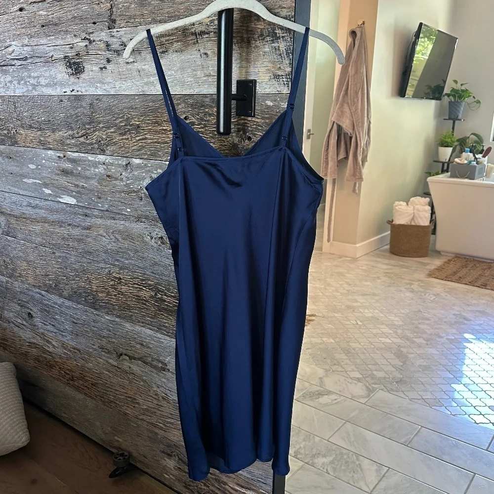 Trina Turk Navy V Neck Slip Dress 12 Satin Mini Sleeveless Classic Chic